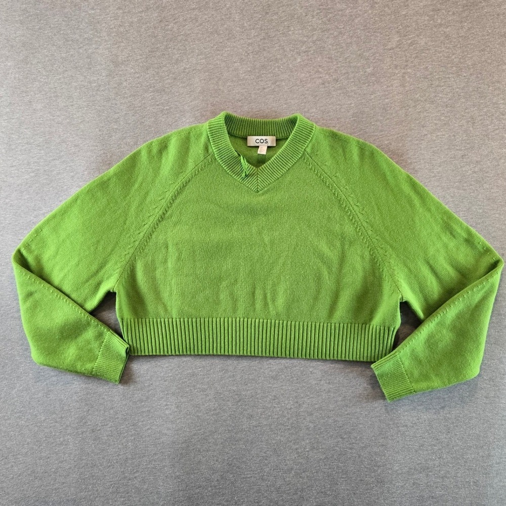 COS Cropped Sweatshirt Womens Medium Apple Green V-Neck Wool Minimalist Knit